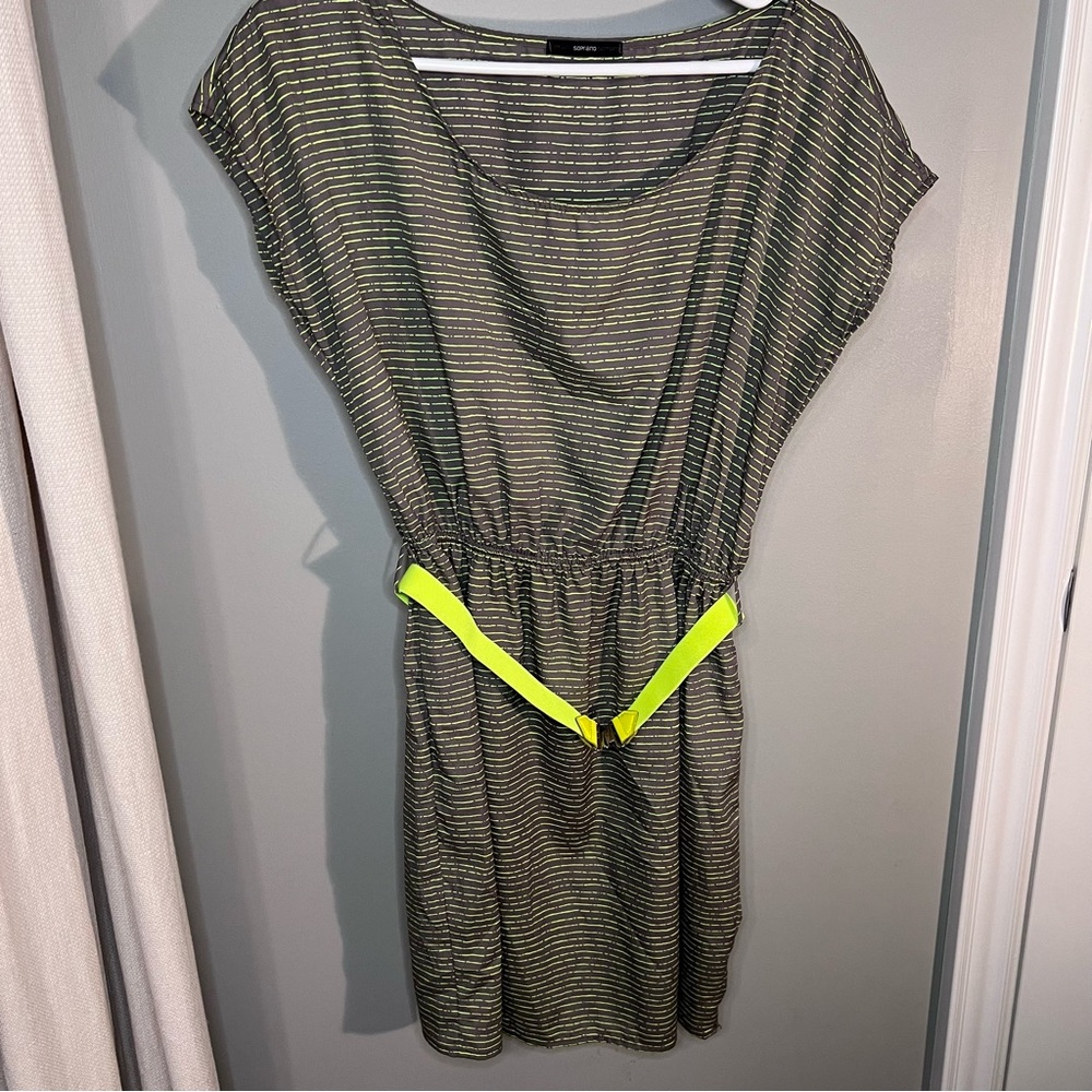 Dress with belt